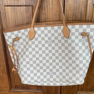 100% authentic - Louis Vuitton Neverful